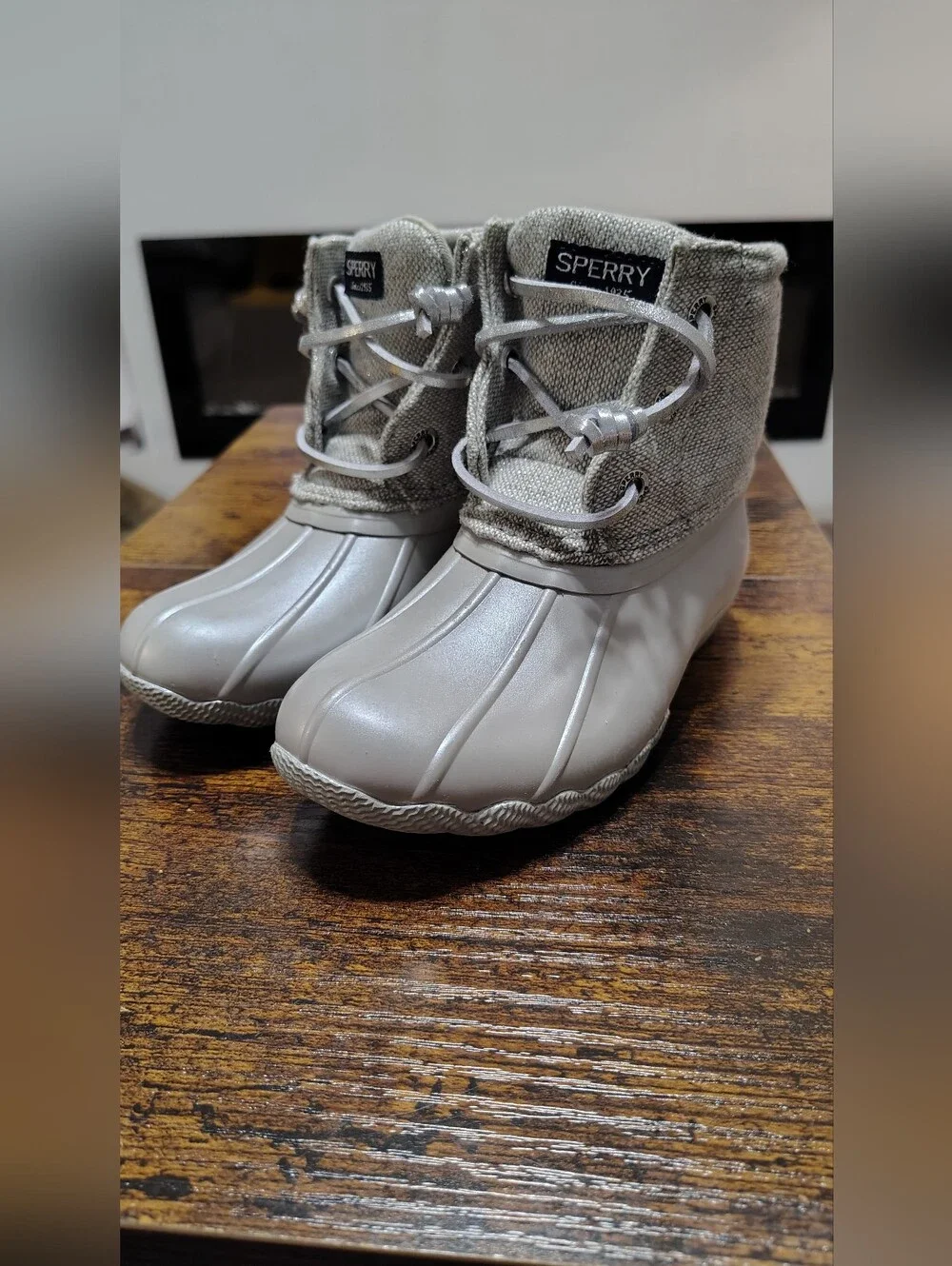 Sperry Kids Metallic Silver Duck Boot Sneakers Size 10M